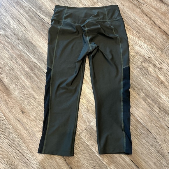 Cropped Nike Spandex - Picture 2 of 6